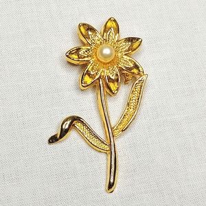 🌻$5! Vintage Brooch - Goldtone Flower